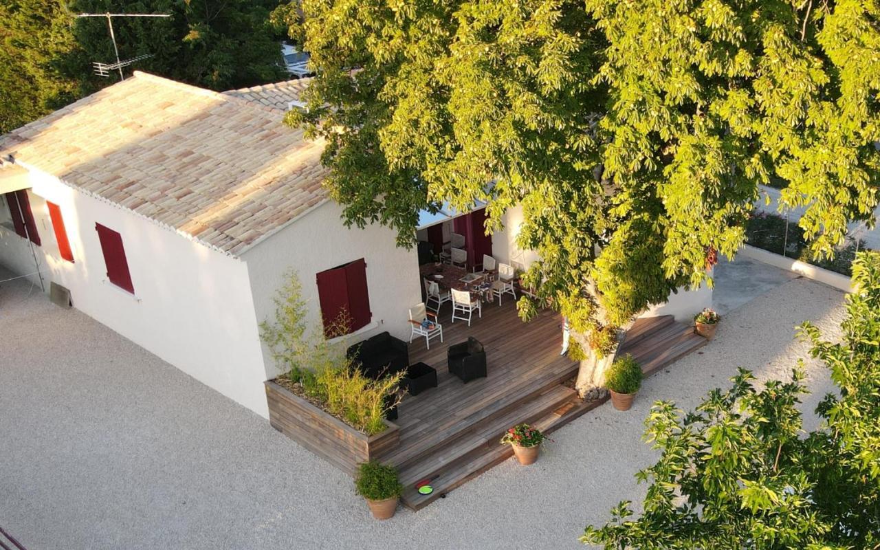 La Bonbonne En Provence Villa Travaillan Exterior photo